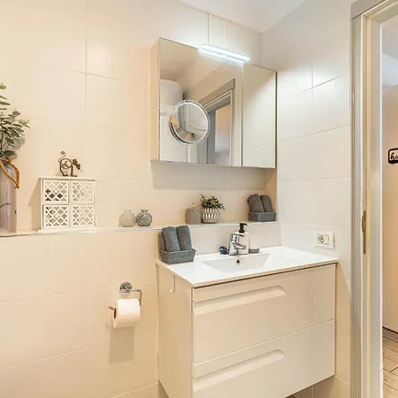 Paz Ocean View Luxury, Air Condition, Wifi, Heated Pool Apartment *